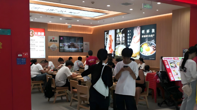 餐饮老兵转型首选：米村拌饭城市合伙人，多店开发享高分红