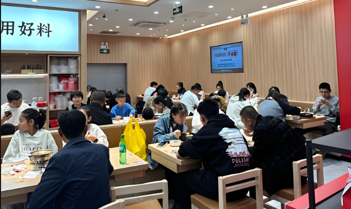想做餐饮加盟？米村拌饭 “低投入高回报” 模式，适合小本创业